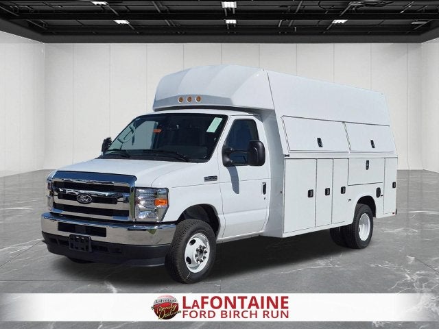 2027 Ford E-450SD Base