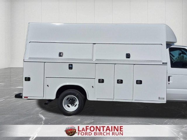2027 Ford E-450SD Base