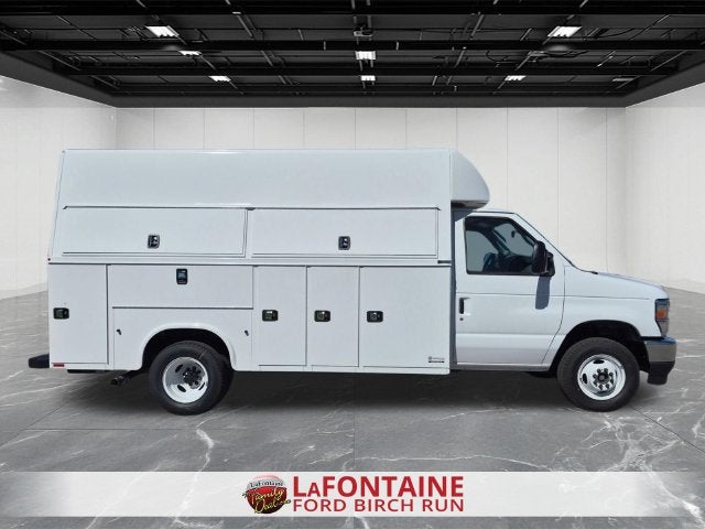 2027 Ford E-450SD Base
