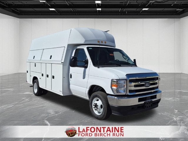 2027 Ford E-450SD Base
