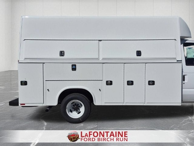 2027 Ford E-450SD Base