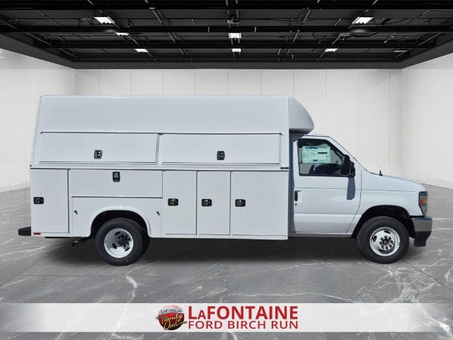 2027 Ford E-450SD Base