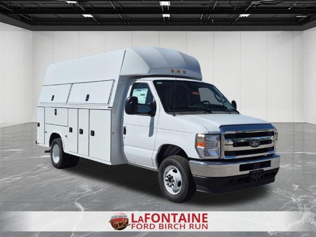 2027 Ford E-450SD Base