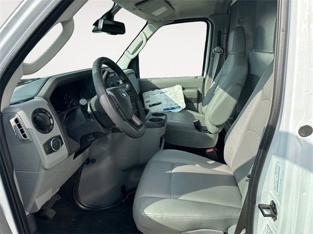 2025 Ford E-350SD Base Cutaway