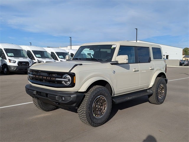 2025 Ford Bronco Outer Banks Sinister Bronze Package