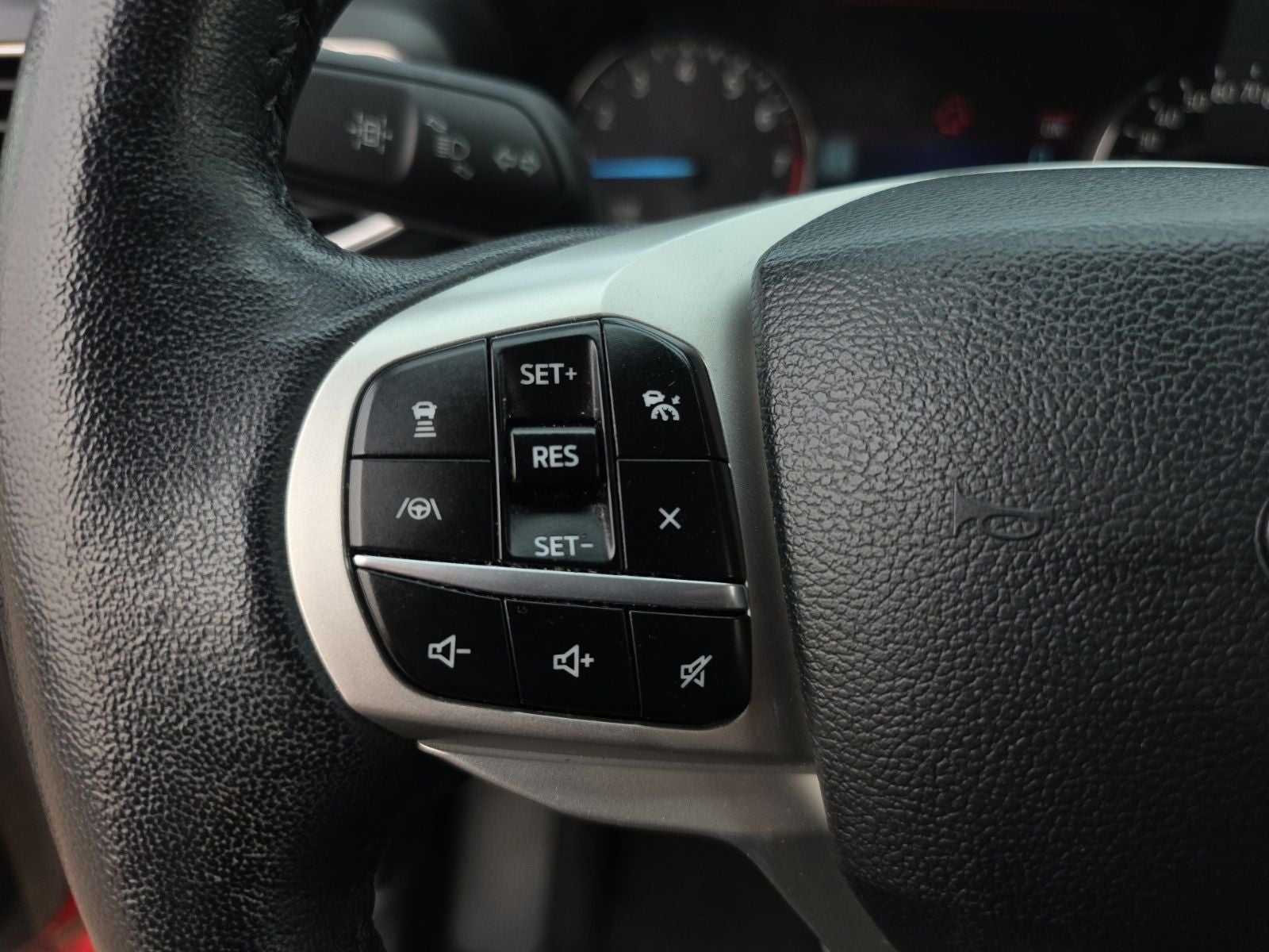 2023 Ford Explorer XLT 4X4