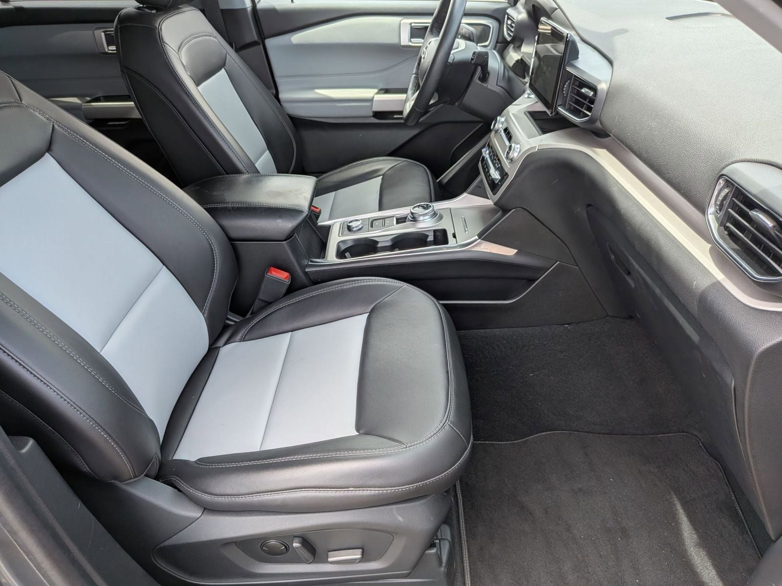 2023 Ford Explorer XLT 4WD