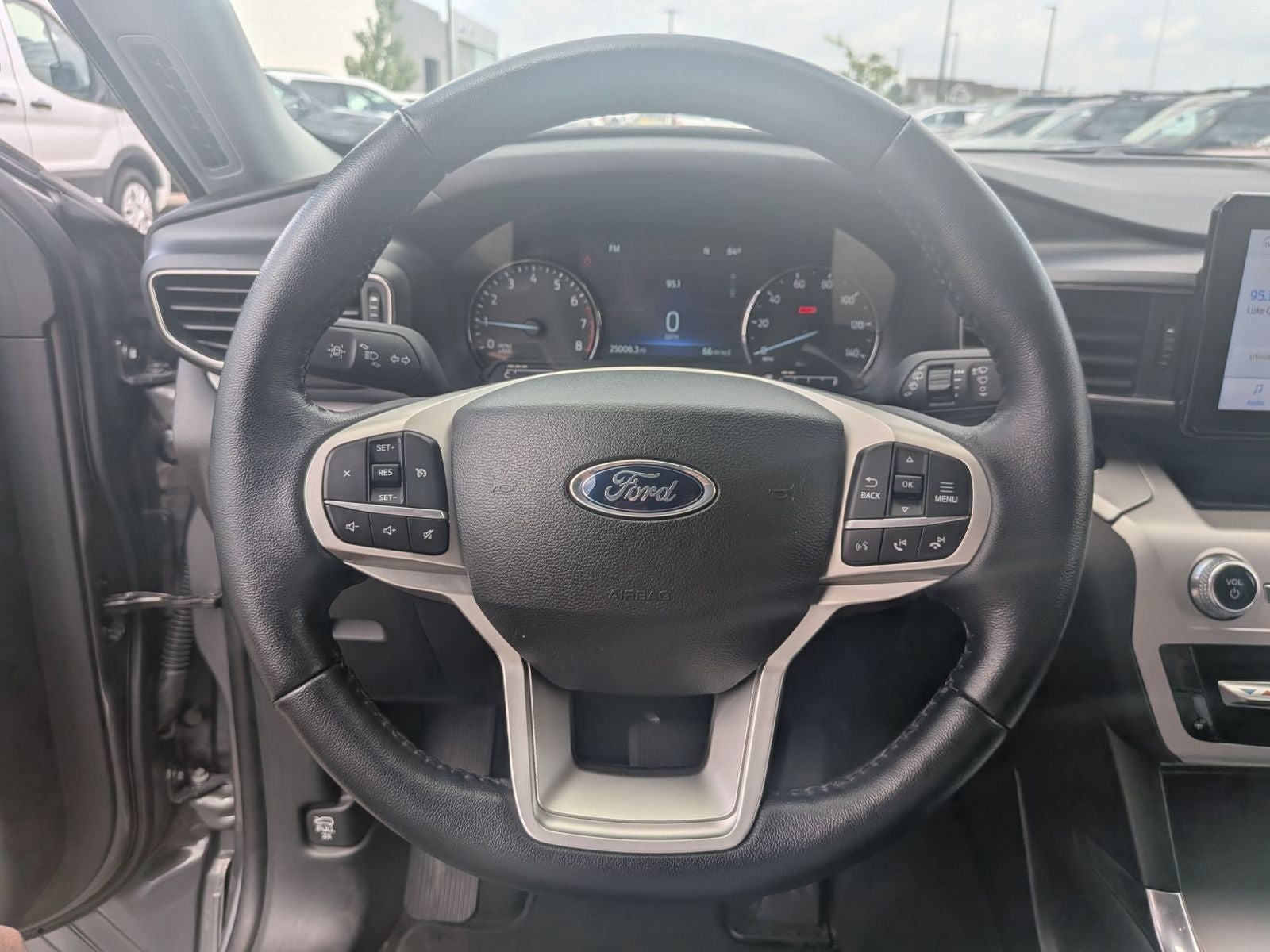 2023 Ford Explorer XLT 4X4