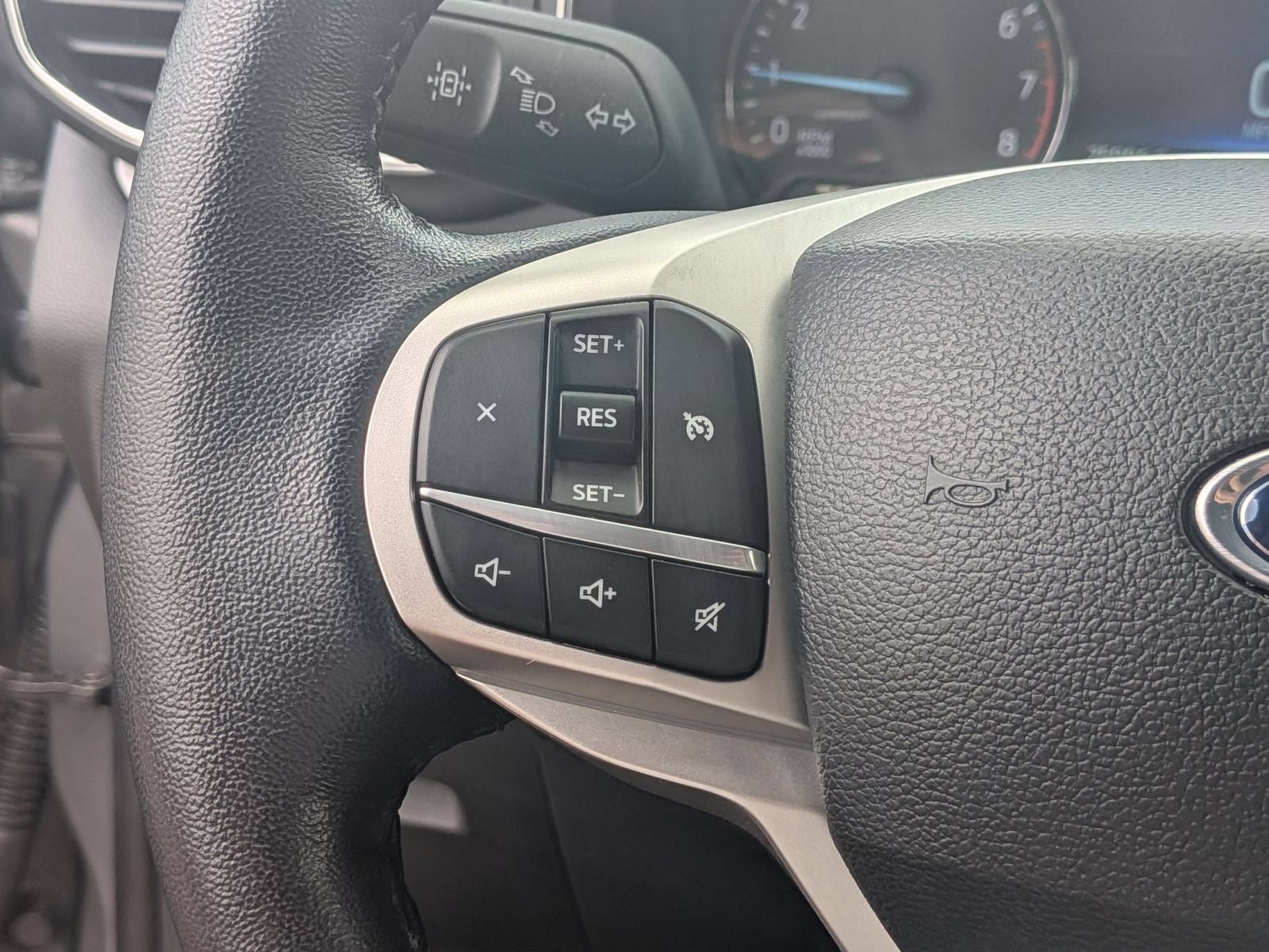 2023 Ford Explorer XLT 4X4