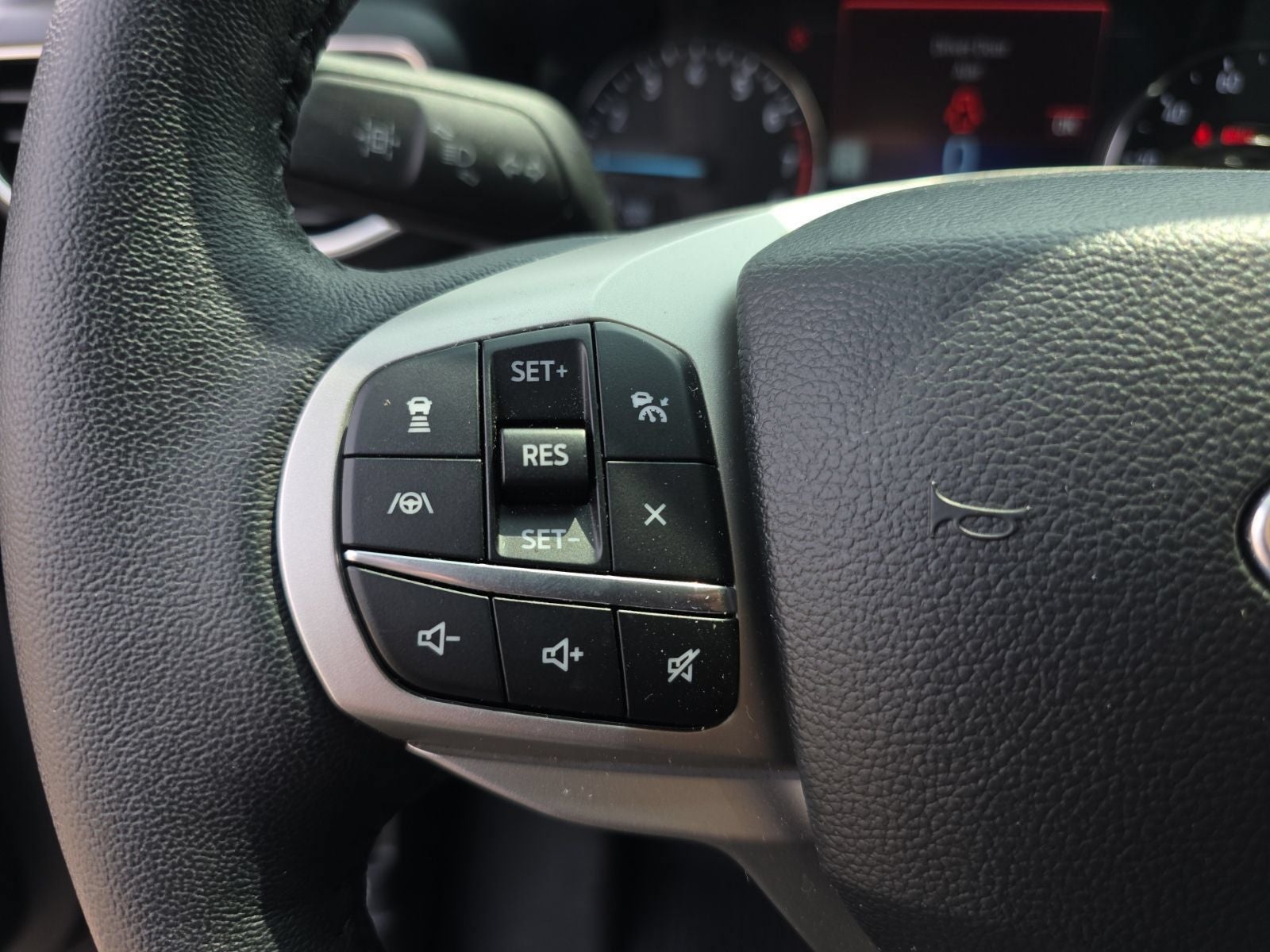 2023 Ford Explorer XLT 4WD