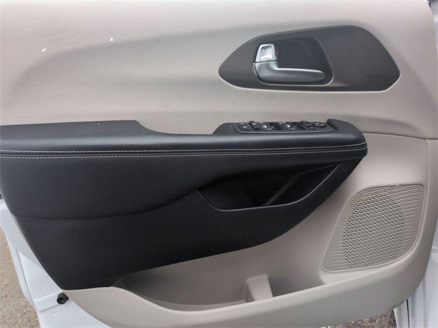 2021 Chrysler Voyager L