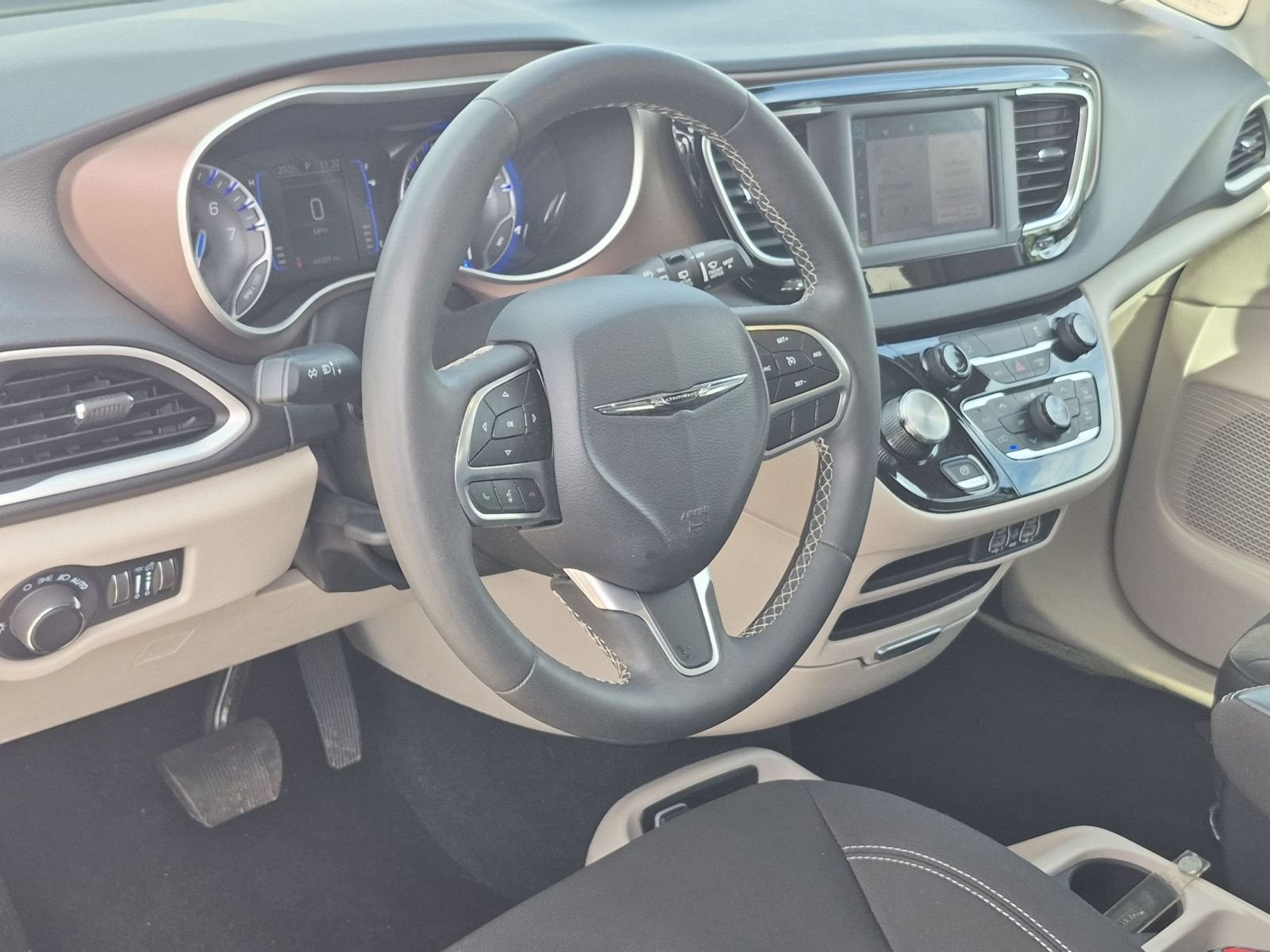 2024 Chrysler Voyager LX