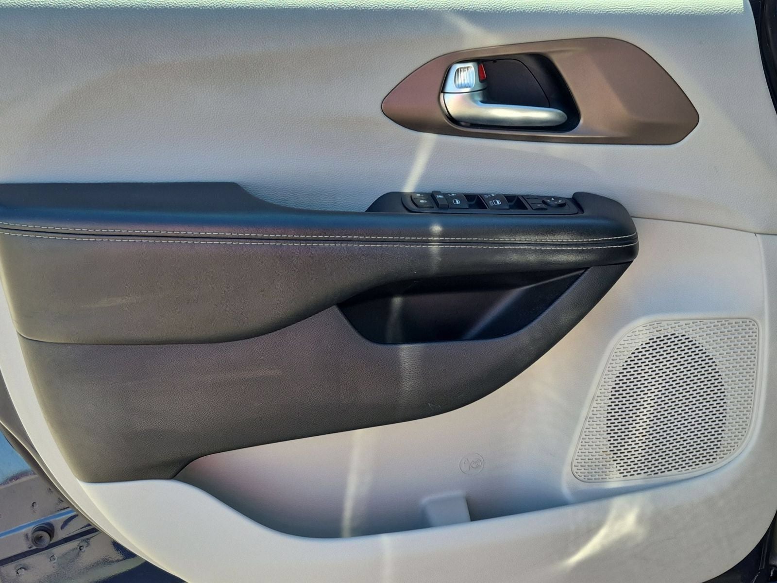 2020 Chrysler Voyager LXI