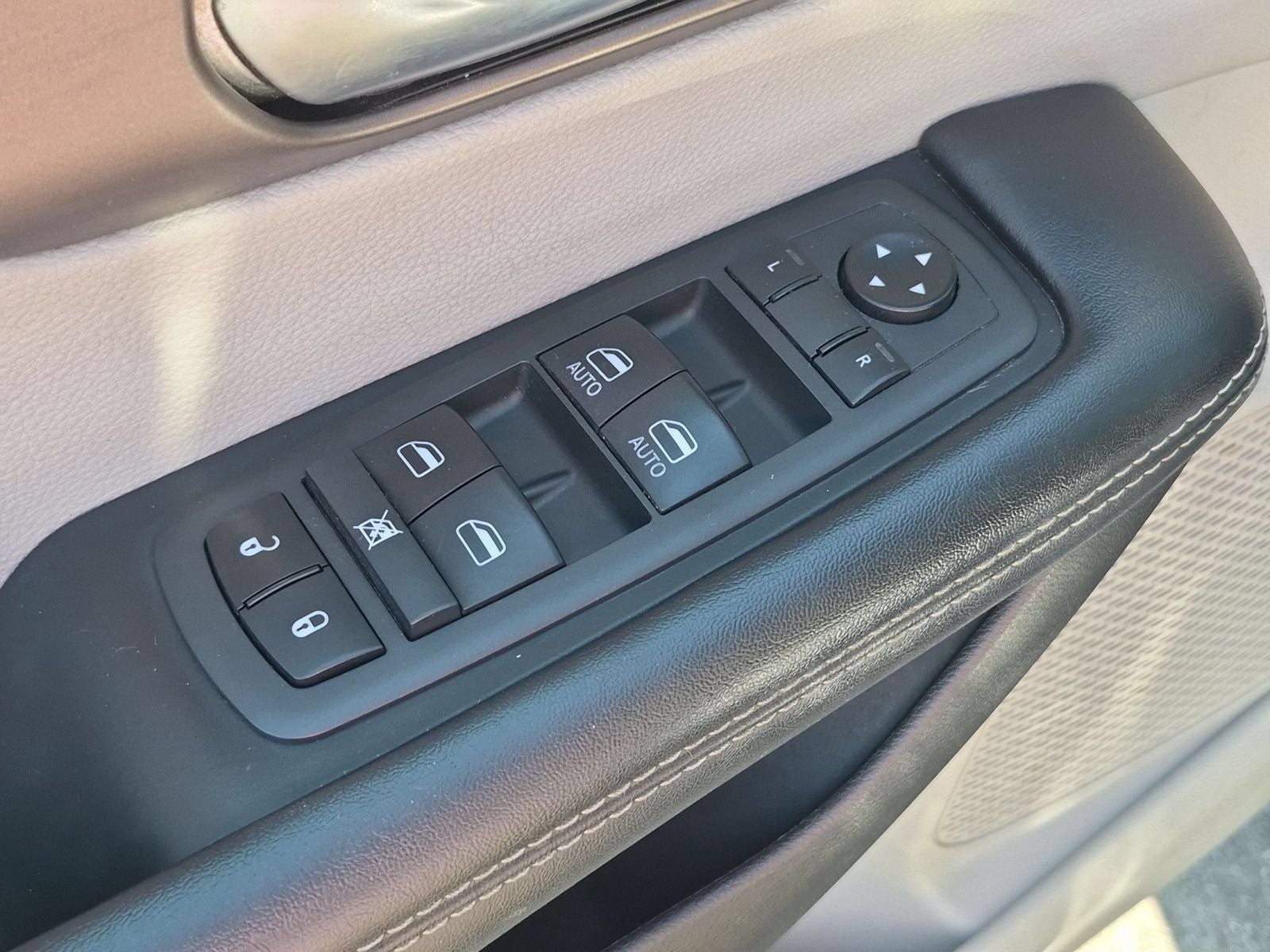 2020 Chrysler Voyager LXI